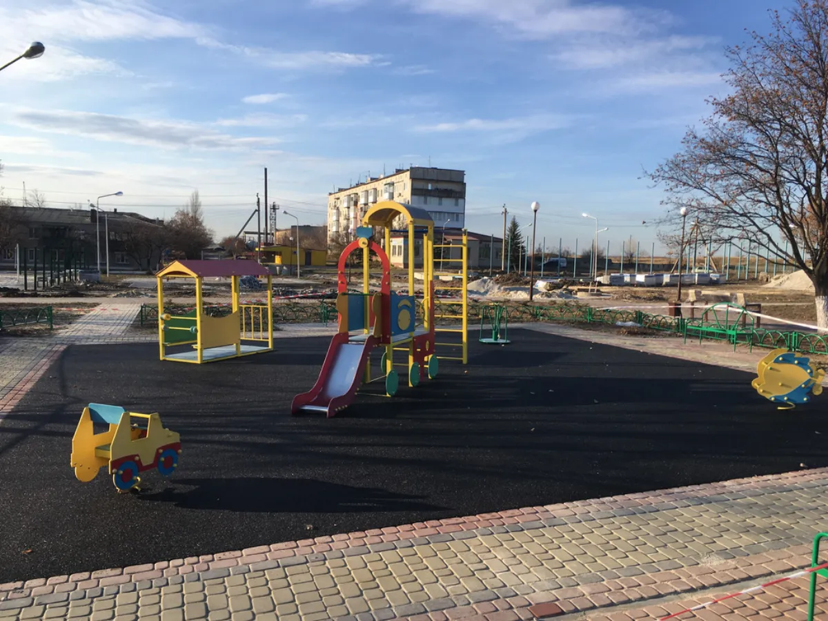 Seamless playground surface