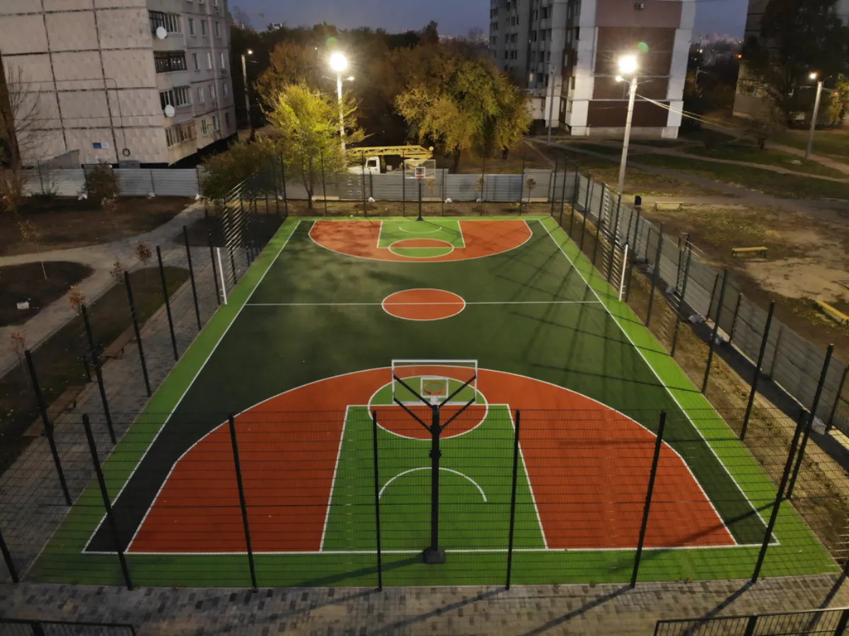 Two-layer surface for a basketball court