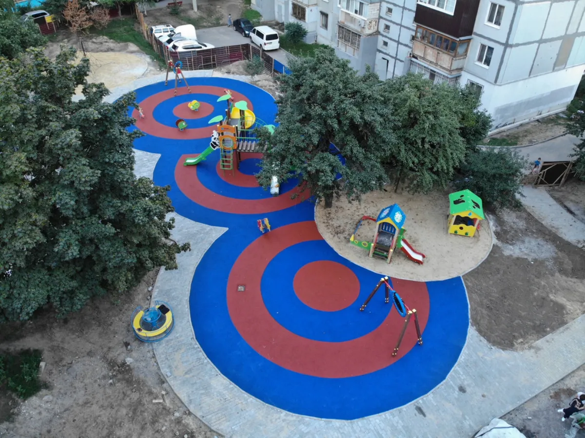Rubber crumb surface for a playground