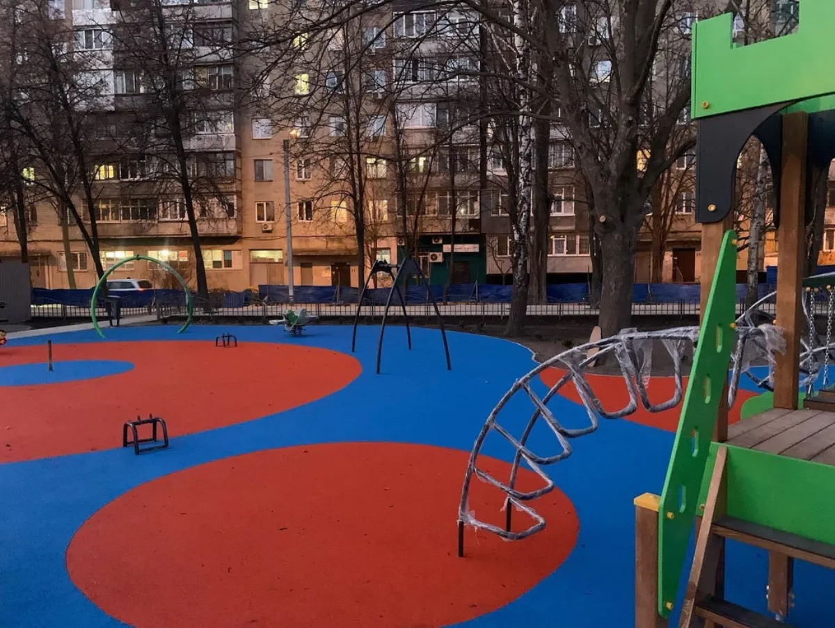 Laying a rubber crumb surface on a playground