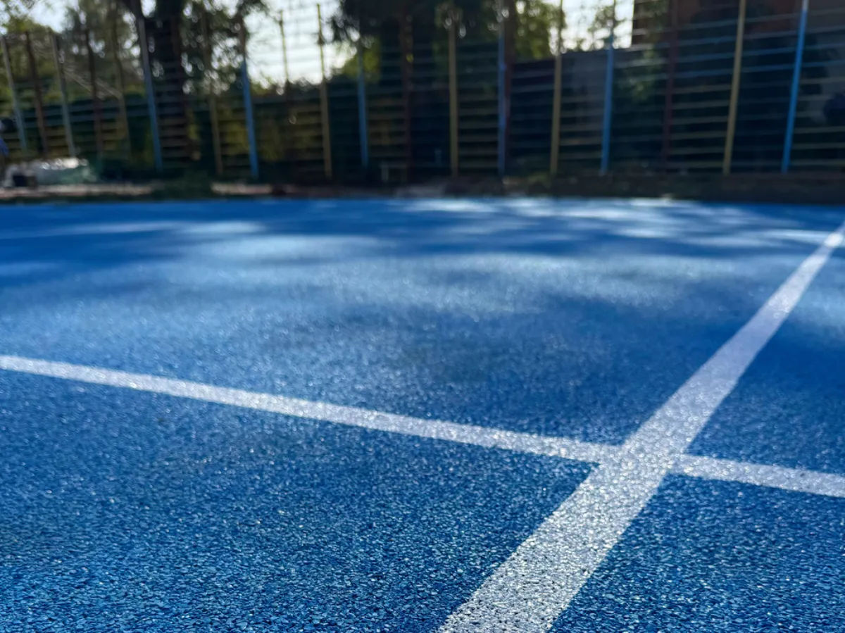 Two-layer EPDM surface for badminton