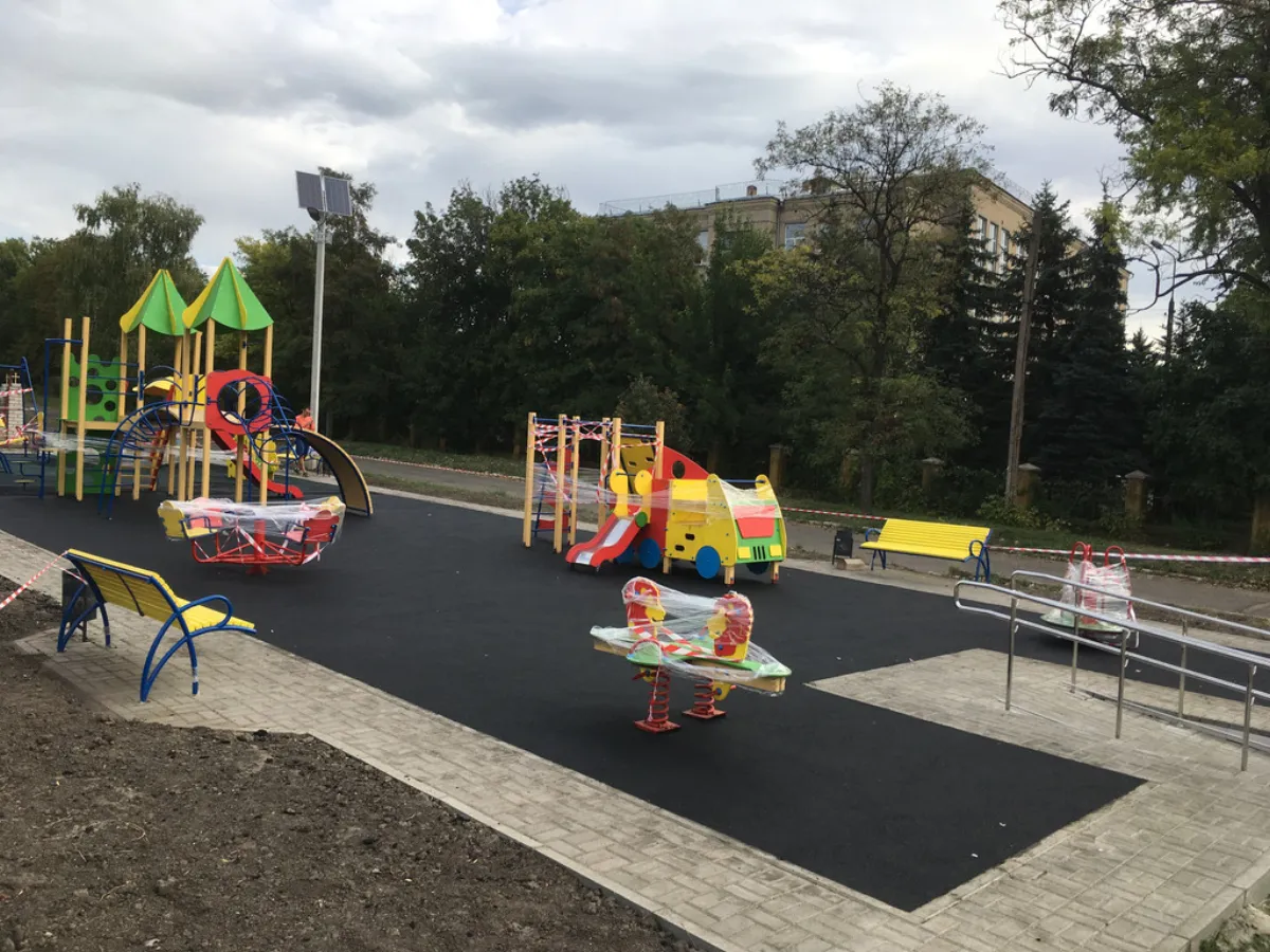 Seamless playground surface installation